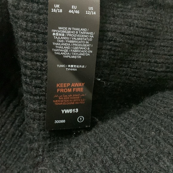 PRICE DROP JUST IN TIME FOR WINTER Beautiful tunic sweater with faux fur cuffs - Picture 8 of 8